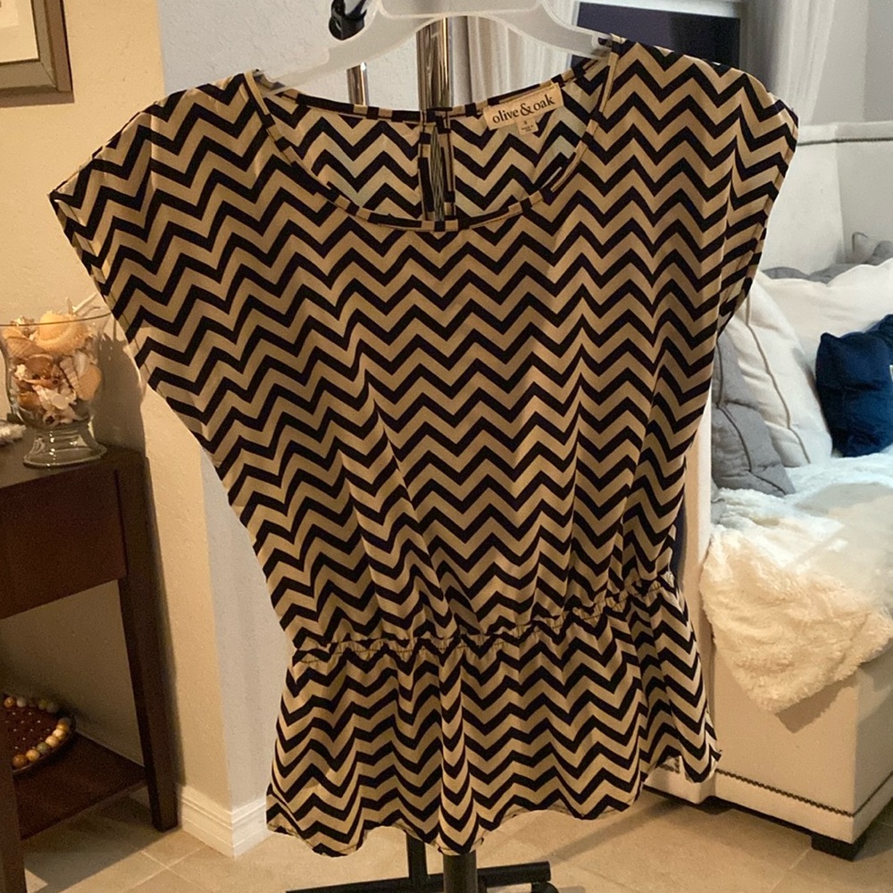 Olive & Oak blouse size small
